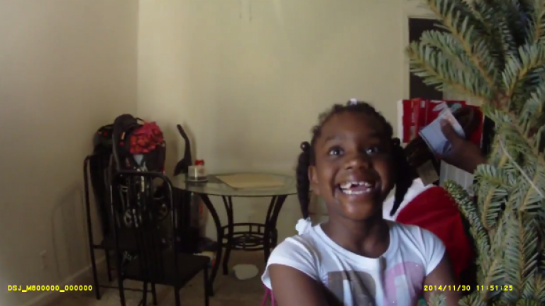 Police Officers Deliver Christmas Tree to Family in Need