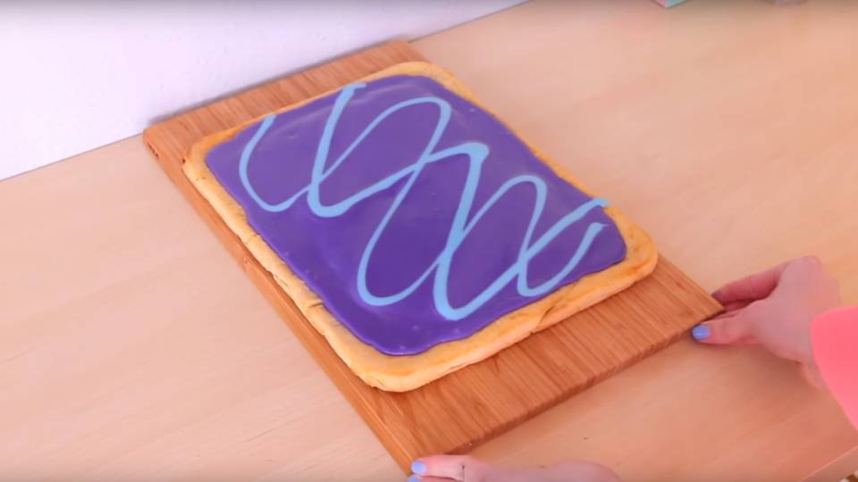 How-To Microwave A Breakfast Pop Tart in a Mug | RTM - RightThisMinute