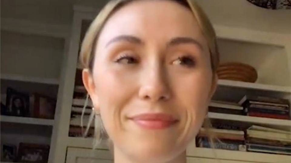 Wife Walks By Naked During Video Chat & Woman's Virtual Meeting With Her Dogs - RTM ...