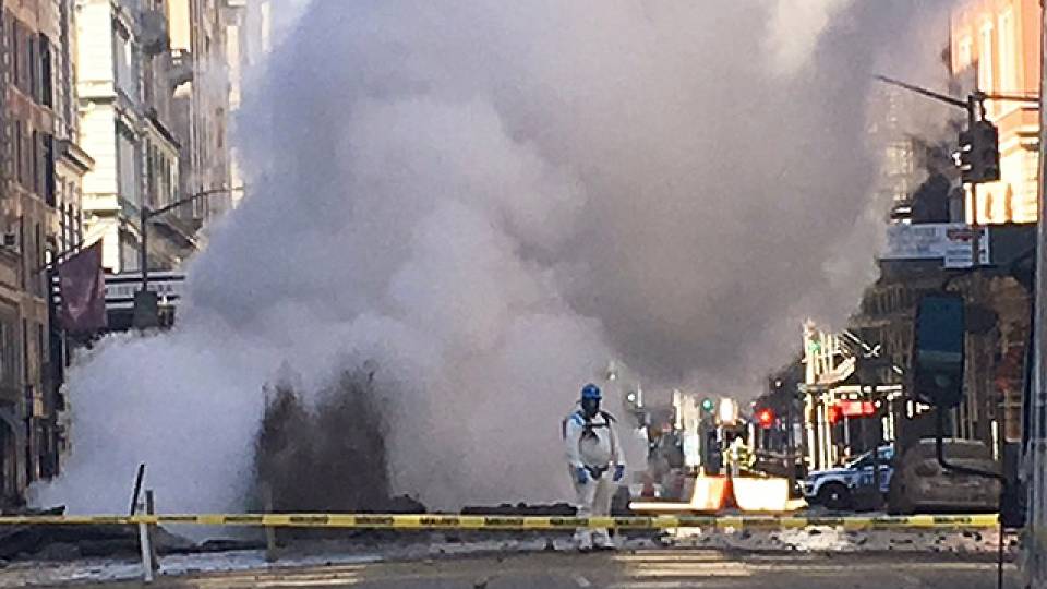 New York City Steam Pipe Explodes, Creates Massive Crater RTM