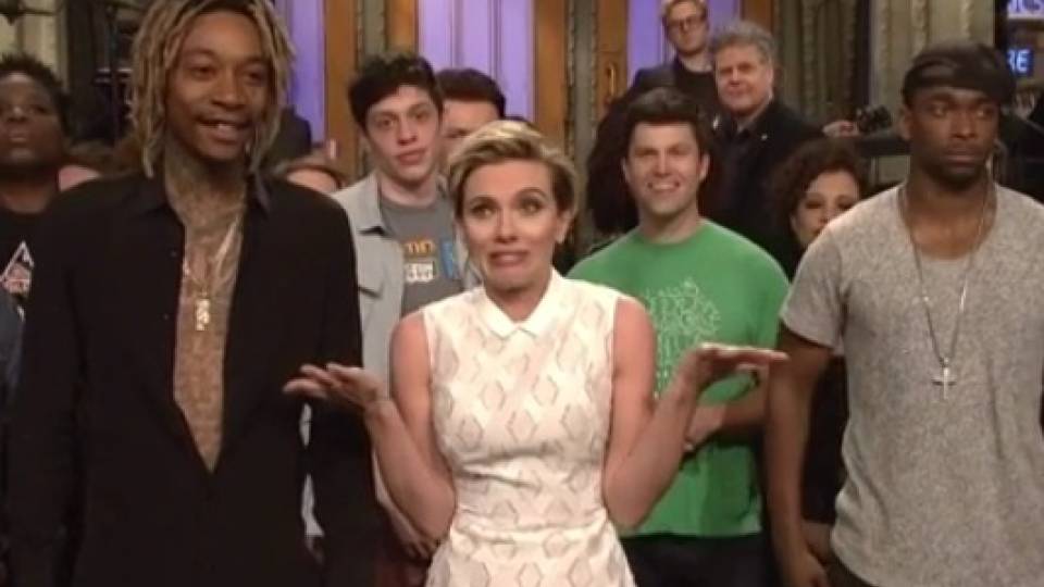 Oops Scarlett Johansson Spoiled Result Of Mayweather Pacquiao Fight At The End Of Snl Rtm Rightthisminute