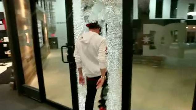 Rob Dyrdek Walks Through Glass Rtm Rightthisminute