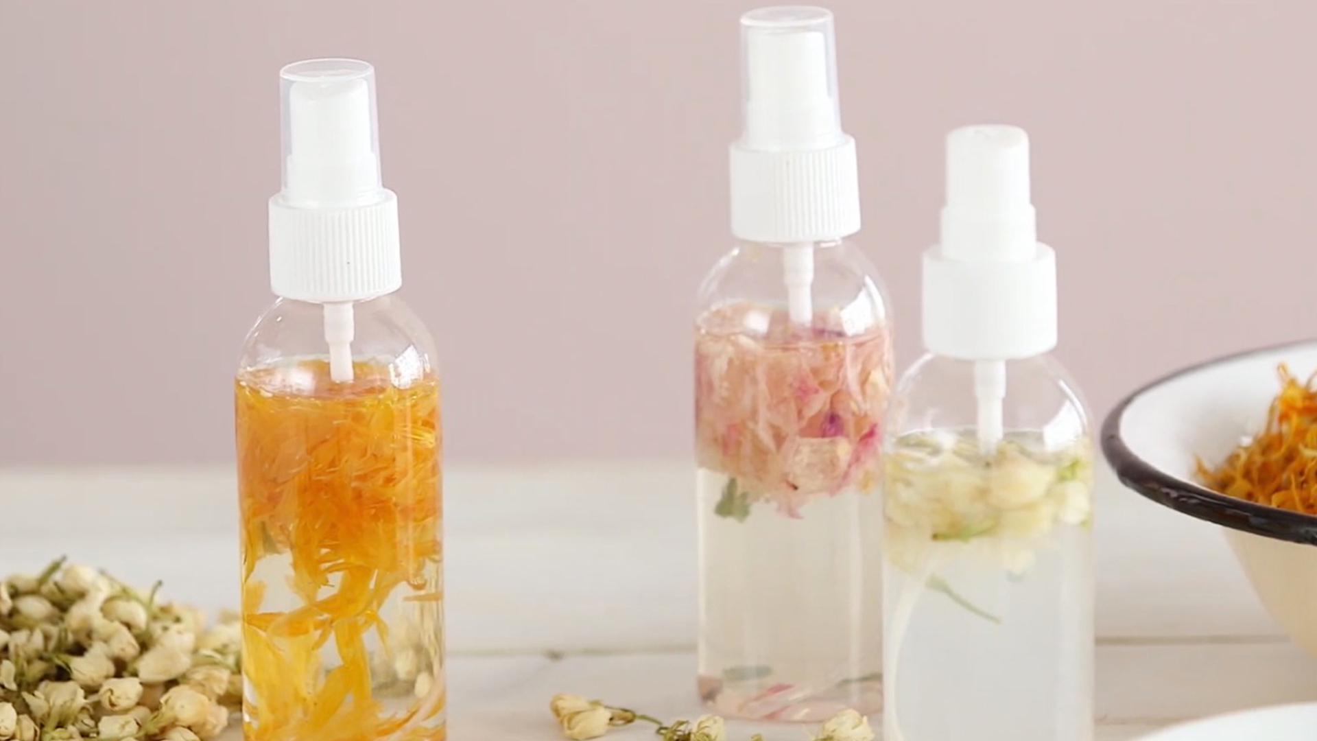 All Natural Room Spray That's Refreshingly Simple To Make RTM