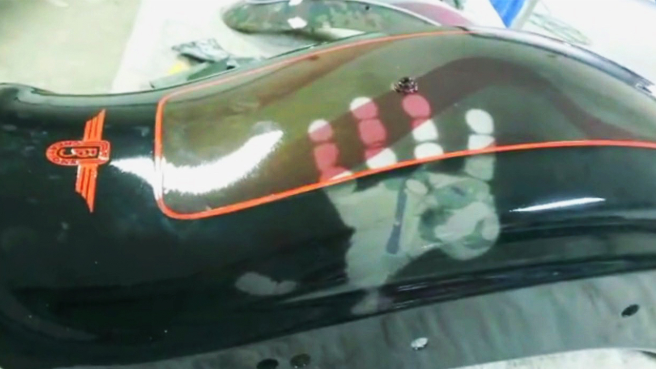 Auto Develops Motorcycle Paint Job That Changes Color