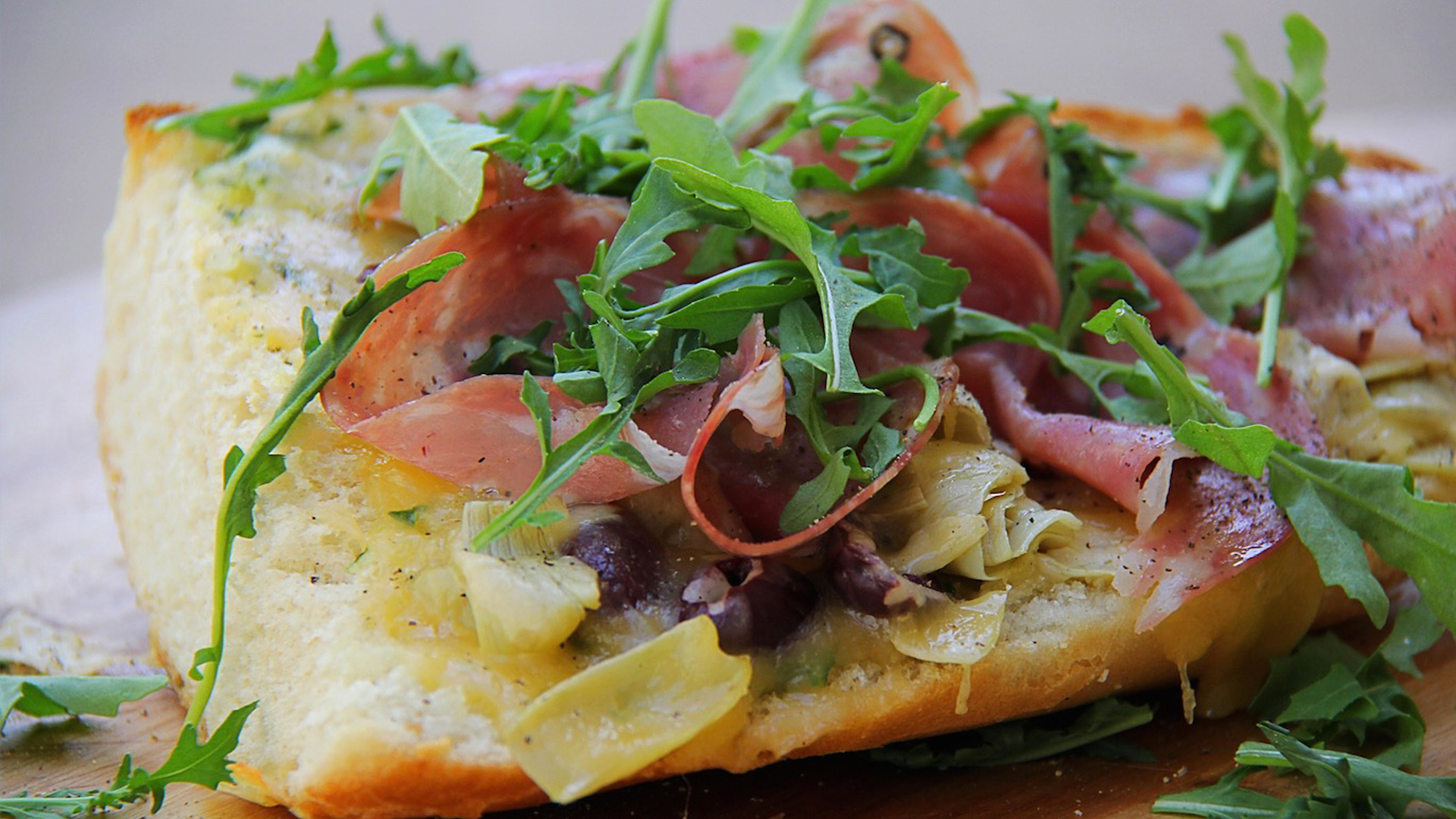 Gouda Garlic Bread Packed With Flavor In Every Bite RTM RightThisMinute