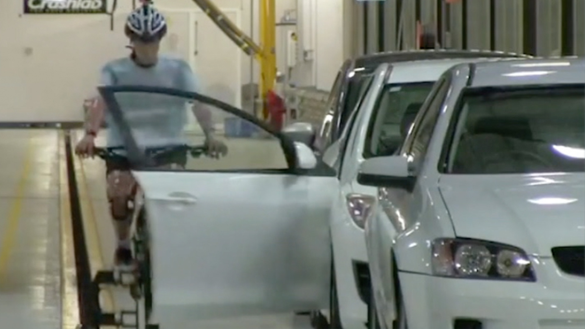 Demonstrating The Dangers Of Cyclists Hitting Car Doors RTM