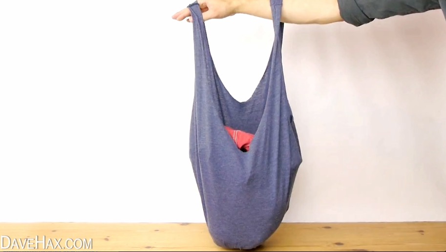 Turn Your Old T-Shirts Into Bags With This Handy Tutorial | RTM ...