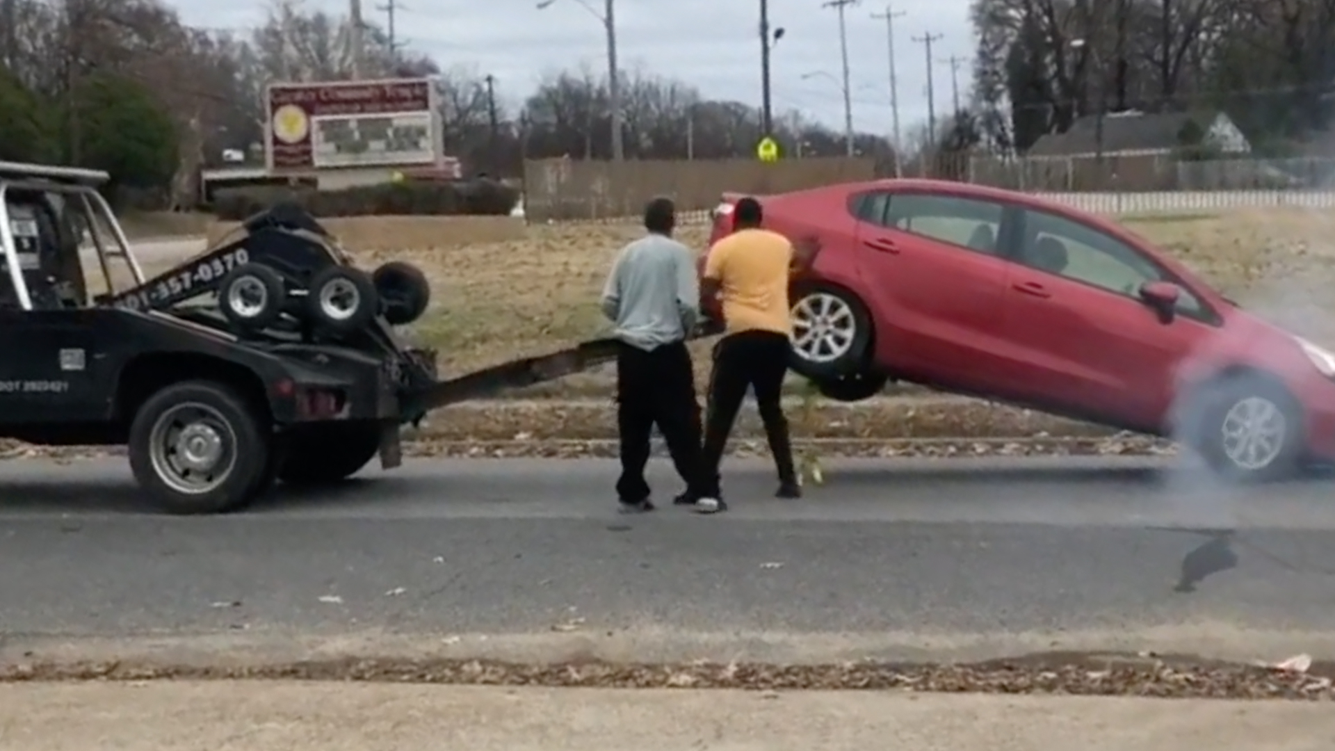 Tow Truck Tug Of War | RTM - RightThisMinute