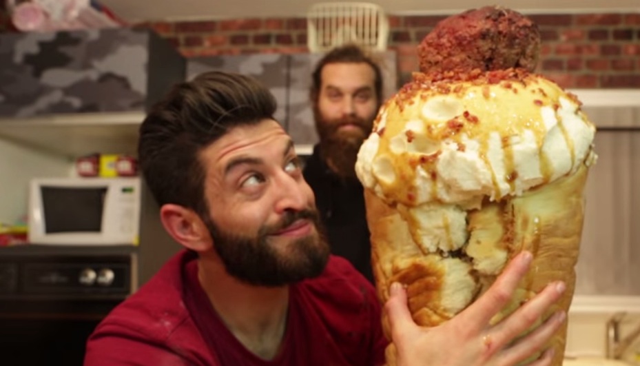 Nanuk vs. kopčeková zmrzlina Video-epic-meal-time-meat-ice-cream-cone