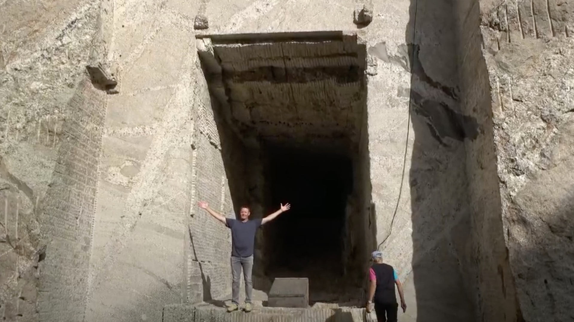 Did You Know There's A Secret Vault Inside Mount Rushmore? RTM